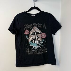 Natural State Mushroom Frog Graphic Tee – Size M Goblincore / Forestcore style